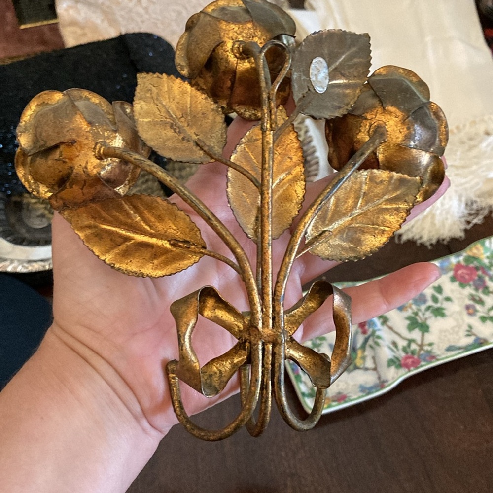 Ornate Gilded Rose Hanging Holder - Picture 3 of 4